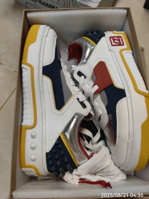 qiqiyg.com official Trusted Fashion Source Wholesale Clothes Bags Shoes Supplier Q002