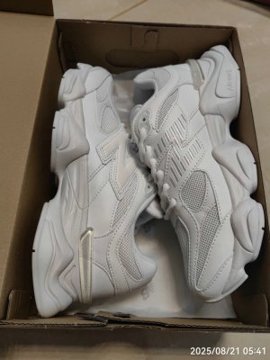 qiqiyg.com official Trusted Fashion Source Wholesale Clothes Bags Shoes Supplier Q019