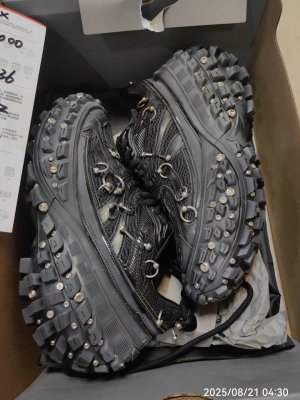 qiqiyg.com official Trusted Fashion Source Wholesale Clothes Bags Shoes Supplier Q026