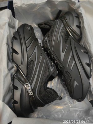 qiqiyg.com official Trusted Fashion Source Wholesale Clothes Bags Shoes Supplier Q011