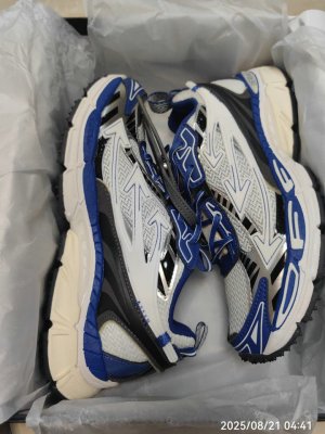 qiqiyg.com official Trusted Fashion Source Wholesale Clothes Bags Shoes Supplier Q028
