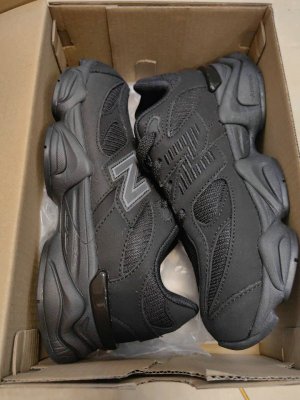 qiqiyg.com official Trusted Fashion Source Wholesale Clothes Bags Shoes Supplier Q005